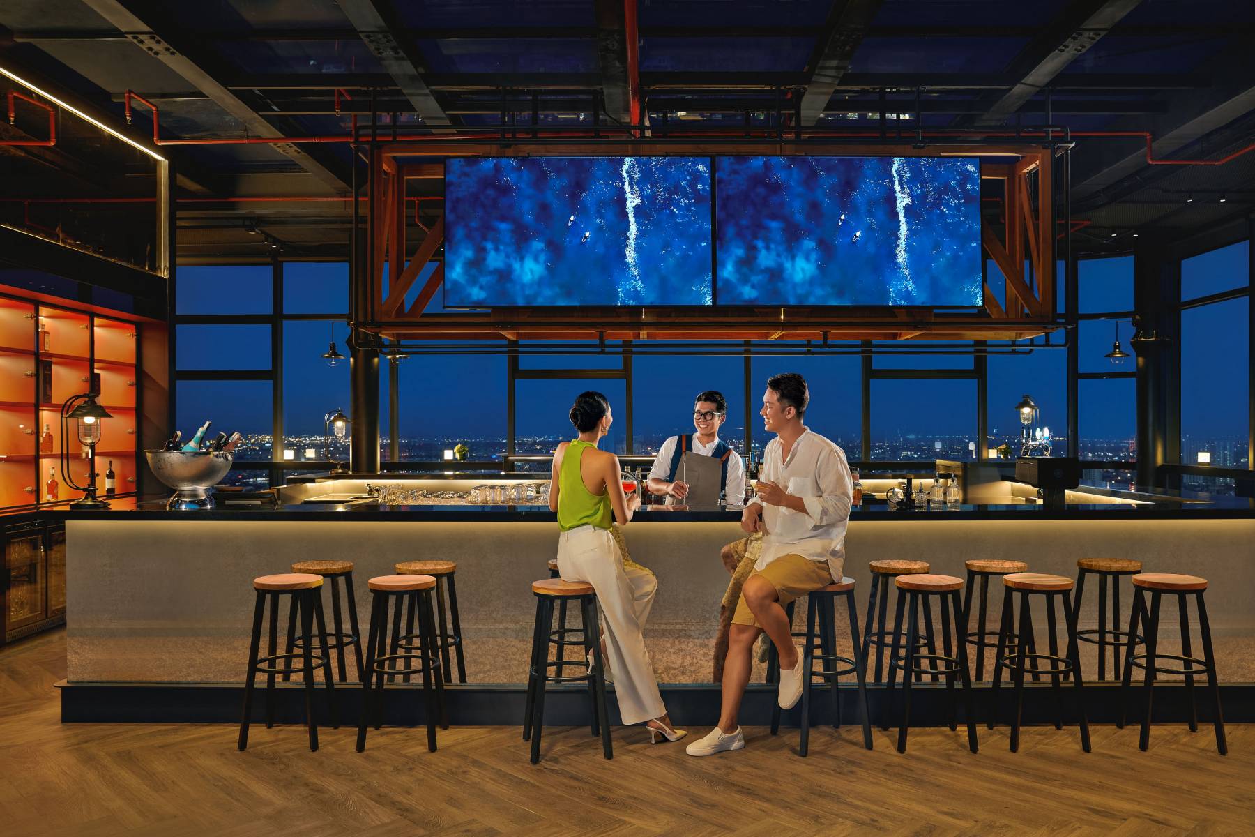 ROOFTOP BAR QUẬN 1 ĐIỂM HẸN LÝ TƯỞNG NGẮM THÀNH PHỐ KHÔNG NGỦ